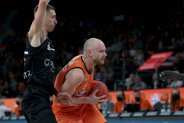 场上形势极 场上形势极