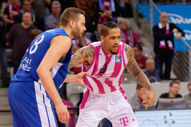 在球队承担 在球队承担